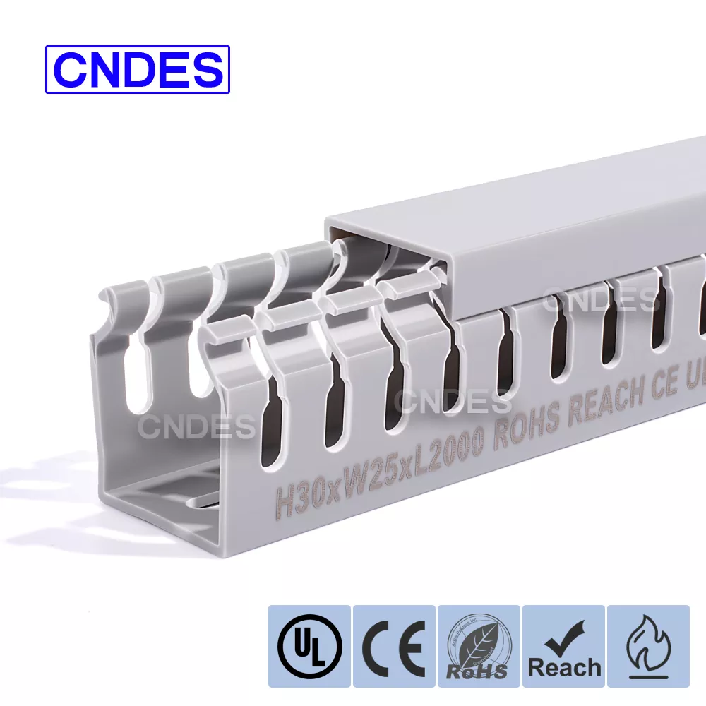 30×25 geschlitzter PVC-Drahtschutzkanal