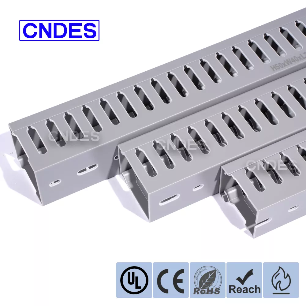 Kabelkanal mit breitem Schlitz